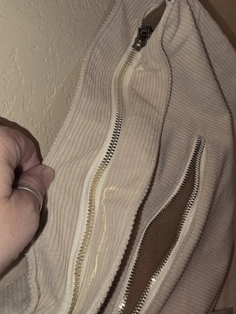 Makukke Beige Shoulder Bag Zip Closure Adjustable Strap Pockets